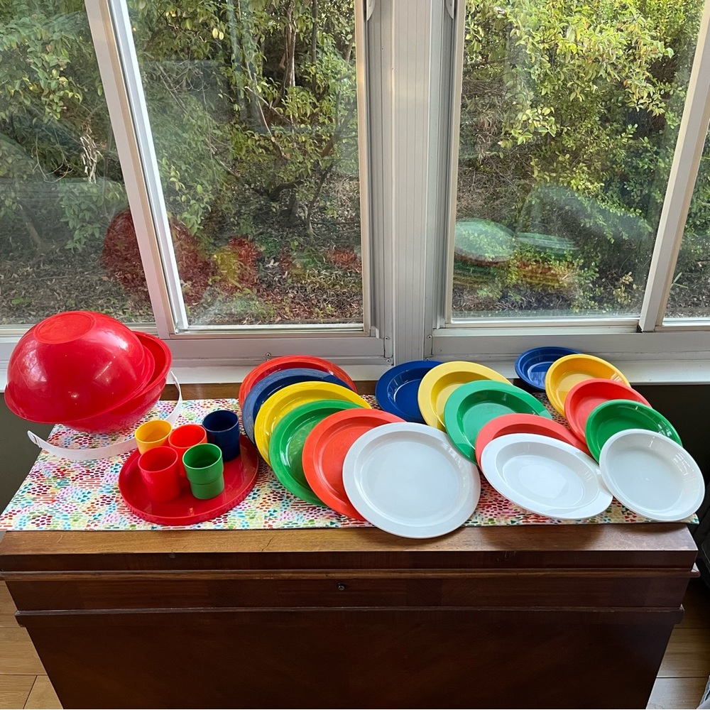 VTG INGRID Party/Picnic/Camping Ball Set with Plates, Cups, Bowls, Serving Tray